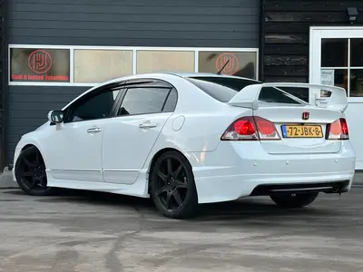 Honda Civic - Thumbnail 4