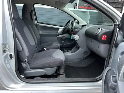 Peugeot 107 - Thumbnail 11