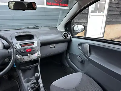 Peugeot 107 - Thumbnail 13