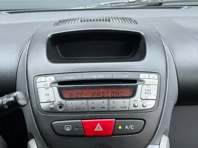 Peugeot 107 - Thumbnail 20