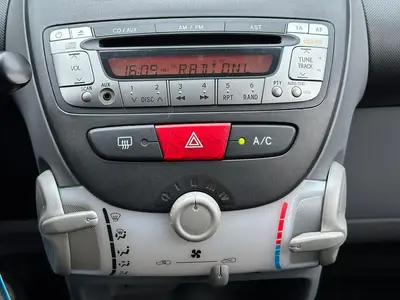 Peugeot 107 - Thumbnail 21