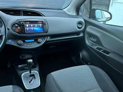 Toyota Yaris - Thumbnail 13
