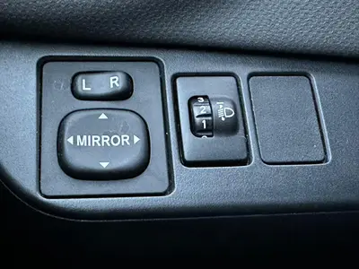 Toyota Yaris - Thumbnail 17