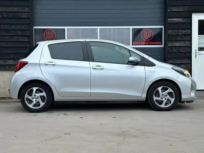 Toyota Yaris - Thumbnail 6