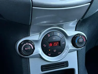 Ford Fiesta - Thumbnail 24