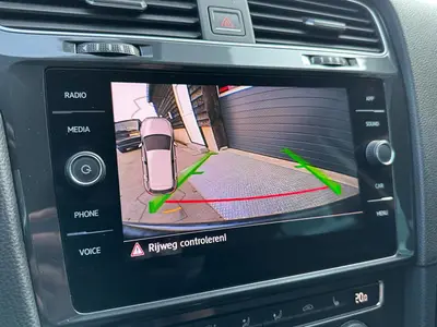 Volkswagen Golf - Thumbnail 24