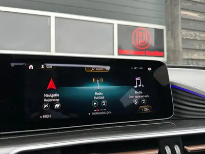 Mercedes-Benz EQC - Thumbnail 18