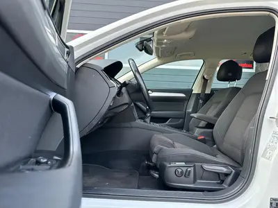 Volkswagen Passat - Thumbnail 11