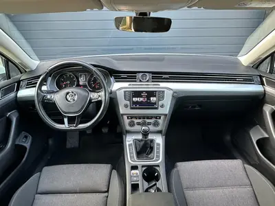 Volkswagen Passat - Thumbnail 12