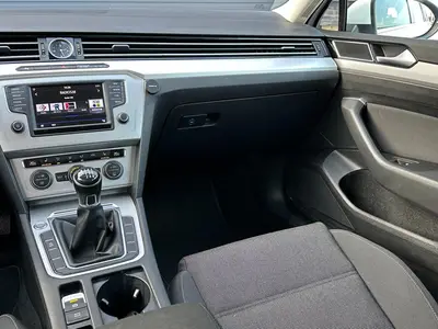 Volkswagen Passat - Thumbnail 13