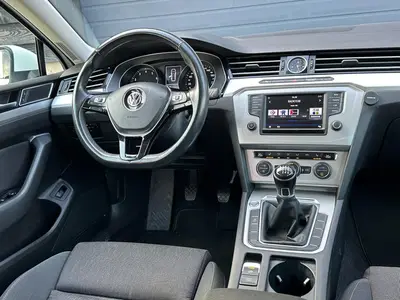 Volkswagen Passat - Thumbnail 14
