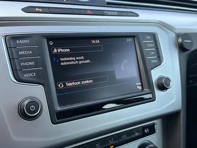 Volkswagen Passat - Thumbnail 18