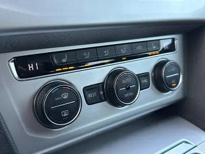 Volkswagen Passat - Thumbnail 20