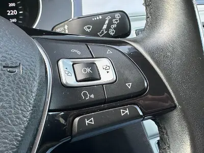 Volkswagen Passat - Thumbnail 23