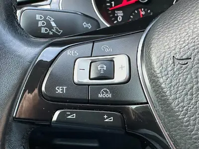 Volkswagen Passat - Thumbnail 24