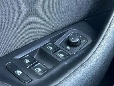 Volkswagen Passat - Thumbnail 28