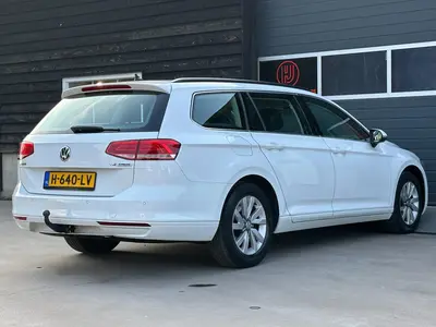 Volkswagen Passat - Thumbnail 32