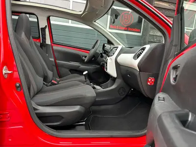 Peugeot 108 - Thumbnail 11