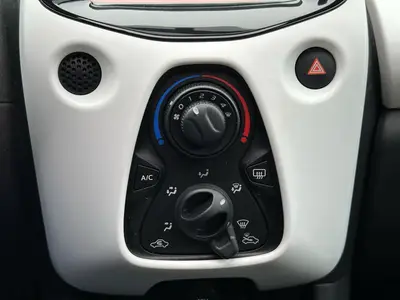 Peugeot 108 - Thumbnail 25