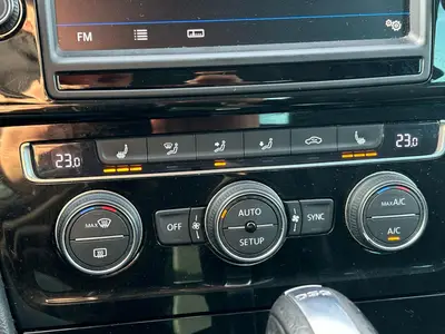 Volkswagen Golf - Thumbnail 19