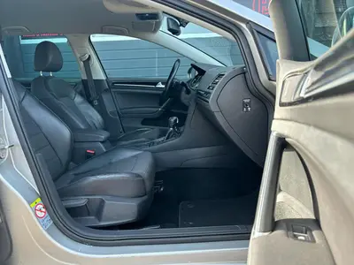 Volkswagen Golf - Thumbnail 10