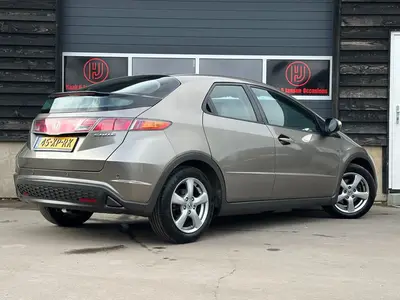 Honda Civic - Thumbnail 4