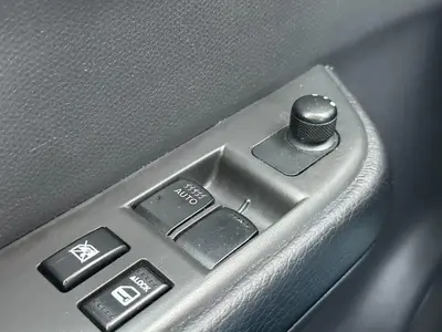 Suzuki Swift - Thumbnail 25