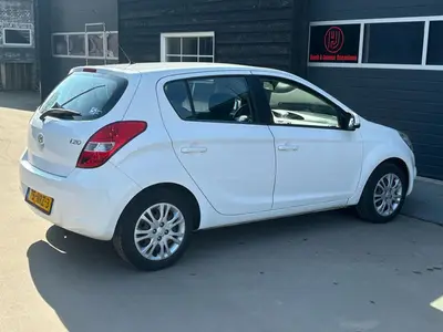 Hyundai i20 - Thumbnail 32