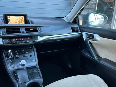 Lexus CT - Thumbnail 13