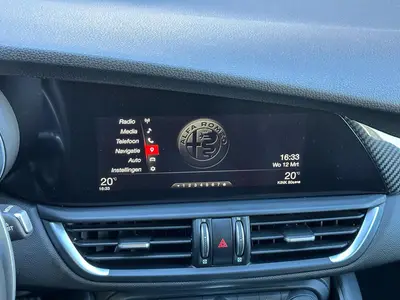 Alfa Romeo Giulia - Thumbnail 24