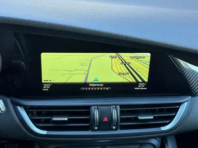 Alfa Romeo Giulia - Thumbnail 25