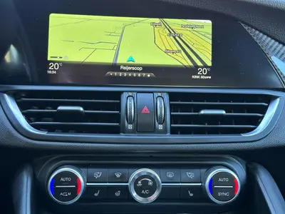 Alfa Romeo Giulia - Thumbnail 26