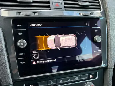 Volkswagen Golf - Thumbnail 17