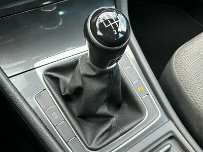 Volkswagen Golf - Thumbnail 21