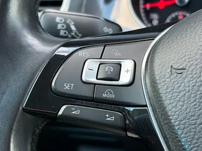 Volkswagen Golf - Thumbnail 24