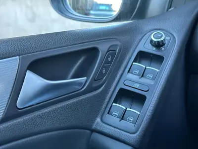 Volkswagen Golf - Thumbnail 24