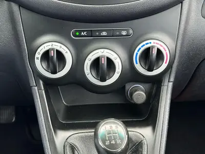 Hyundai i10 - Thumbnail 22