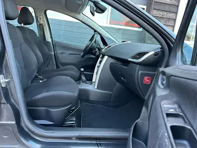 Peugeot 207 - Thumbnail 11