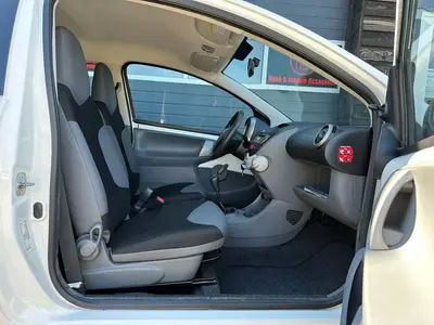 Peugeot 107 - Thumbnail 11