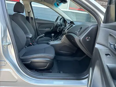 Chevrolet Cruze - Thumbnail 11