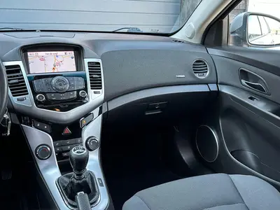 Chevrolet Cruze - Thumbnail 13