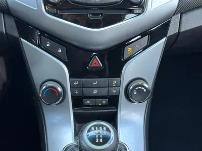 Chevrolet Cruze - Thumbnail 24