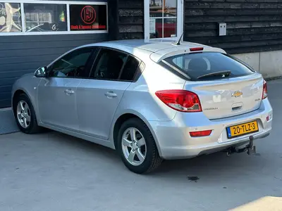 Chevrolet Cruze - Thumbnail 26