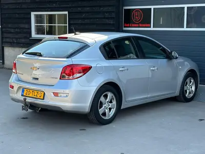 Chevrolet Cruze - Thumbnail 28