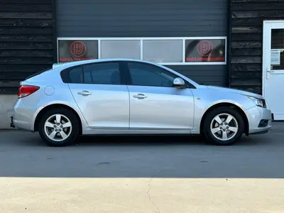 Chevrolet Cruze - Thumbnail 6
