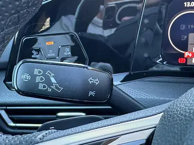 Volkswagen Golf - Thumbnail 24