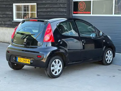 Peugeot 107 - Thumbnail 24