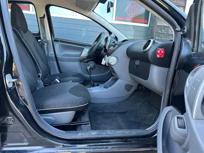 Peugeot 107 - Thumbnail 9