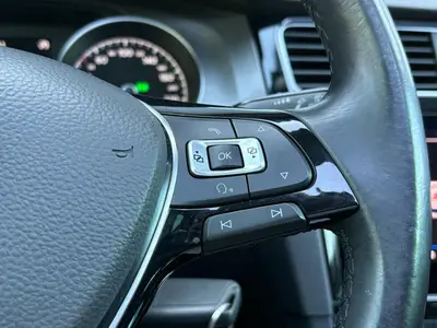 Volkswagen Golf - Thumbnail 24