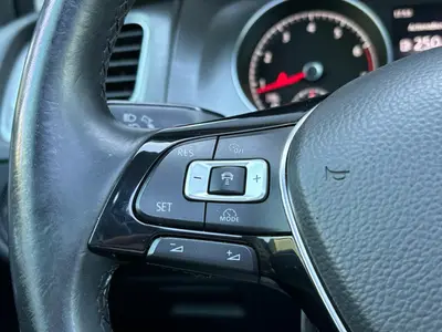 Volkswagen Golf - Thumbnail 25